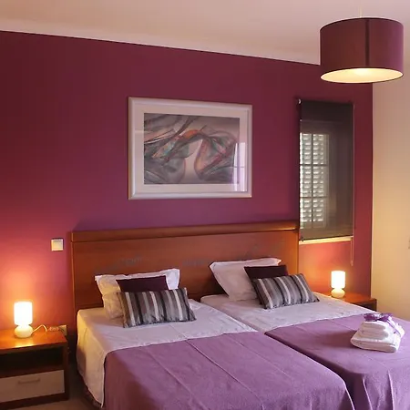 Casa Dos Cedros Guest house Lagos