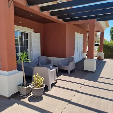 בית הארחה Casa Dos Cedros