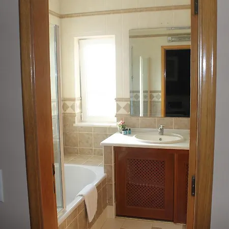 Casa Dos Cedros 招待所